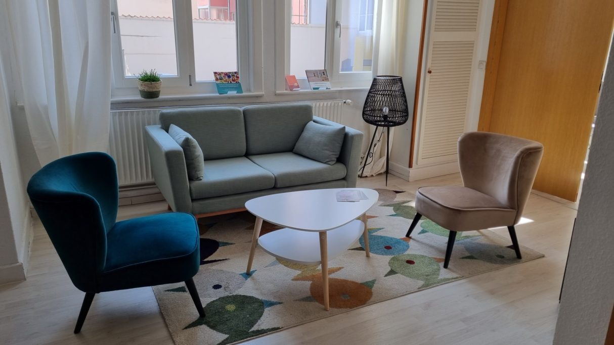 Coach & Couch Coach & Couch